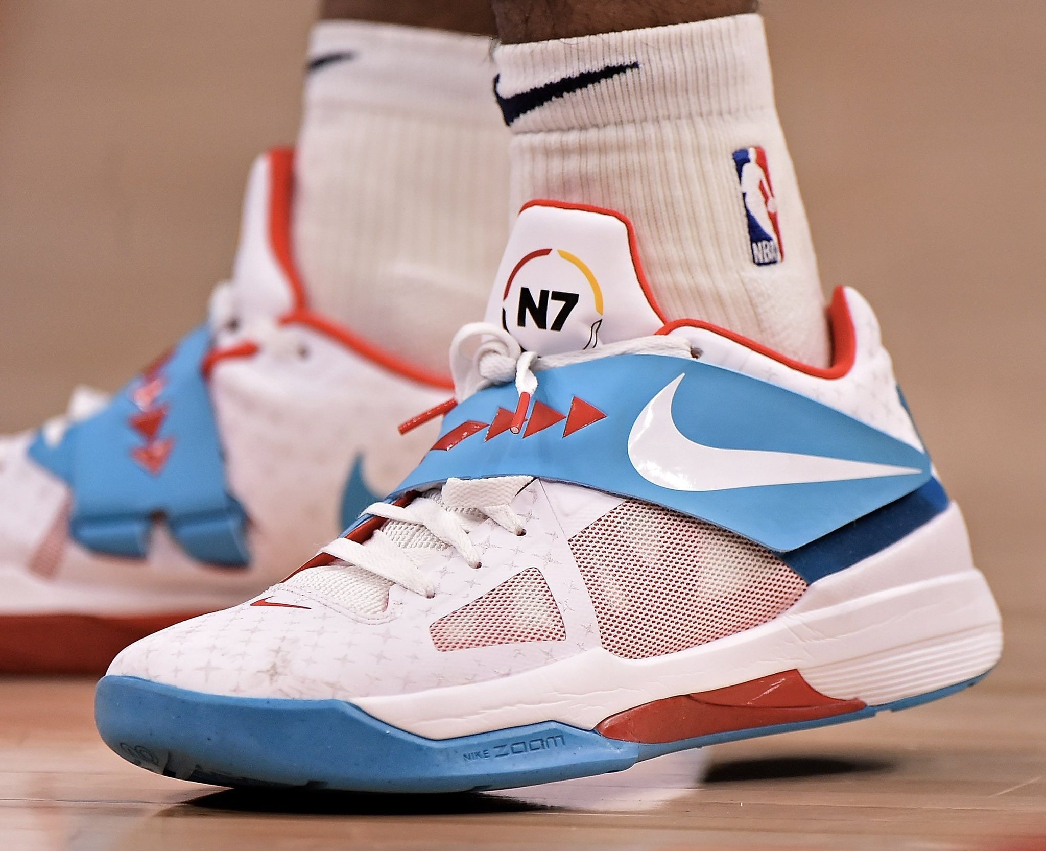 罚球线止血 罚球线止血