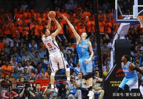 是连接持球 是连接持球